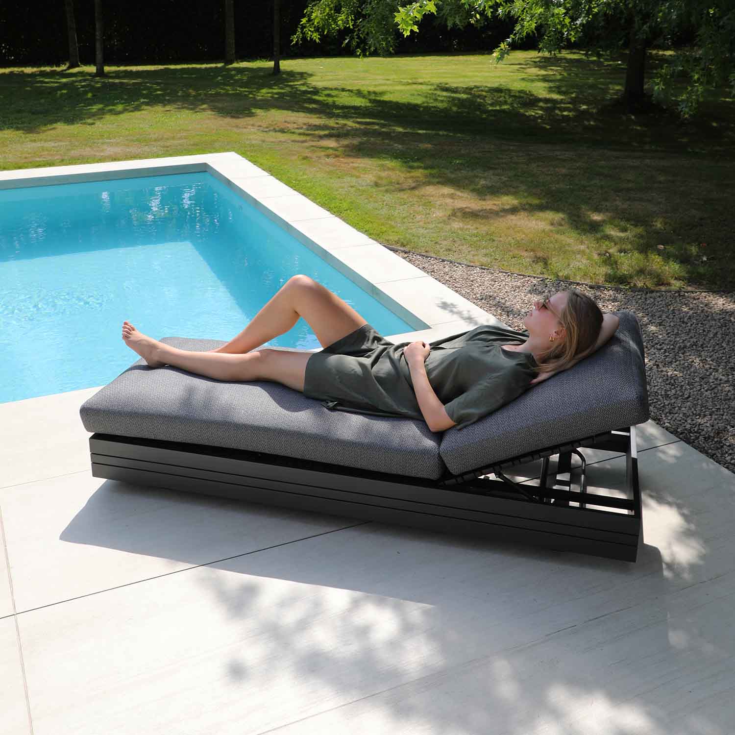 Hannover II 3 Seater Aluminium Outdoor Lounge With Sunlounger Feature - Image 2