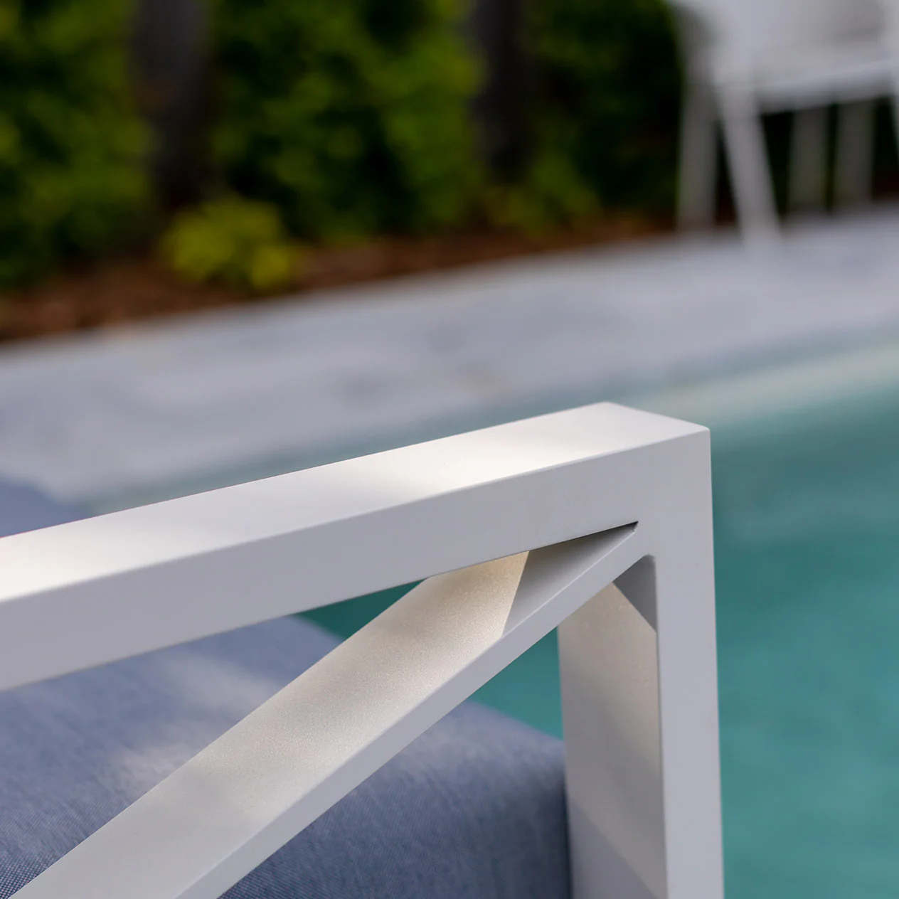 Linear 4 Seater Aluminium Outdoor Lounge - Image 8