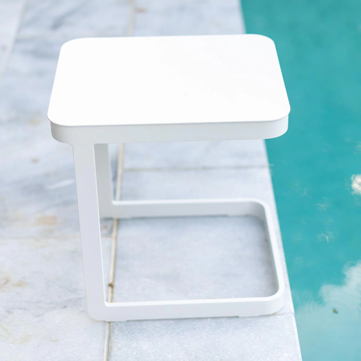 Verona Outdoor Aluminium Side Table 43 cm - Image 4
