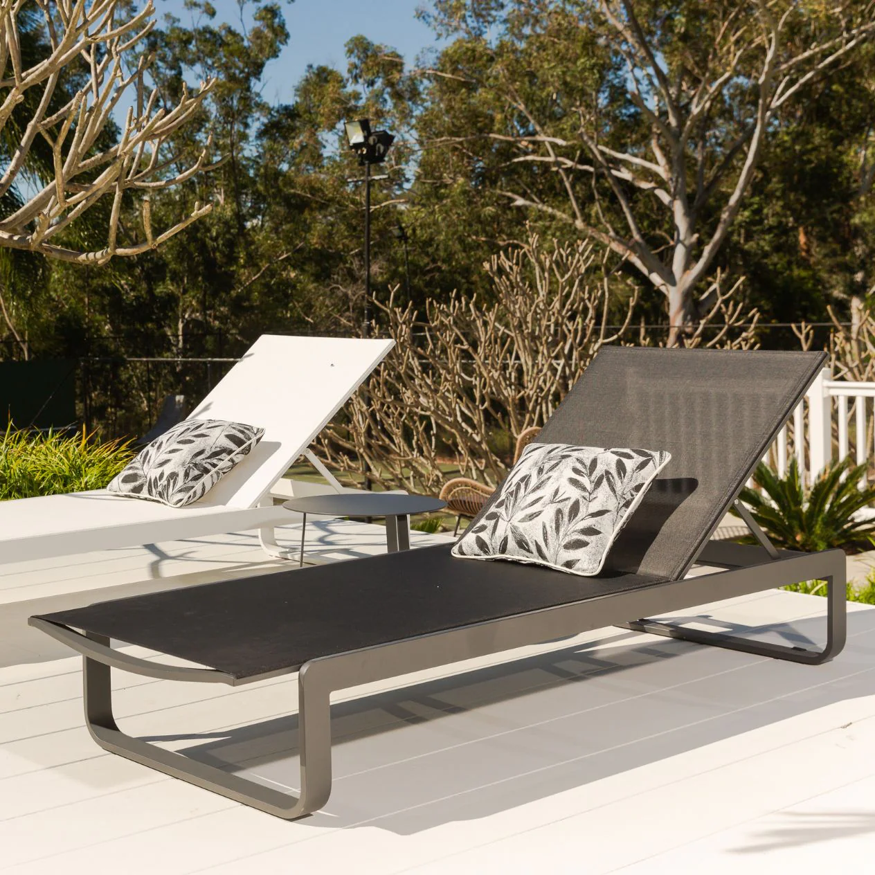 Verona Outdoor Aluminium Sun Lounger - Image 4