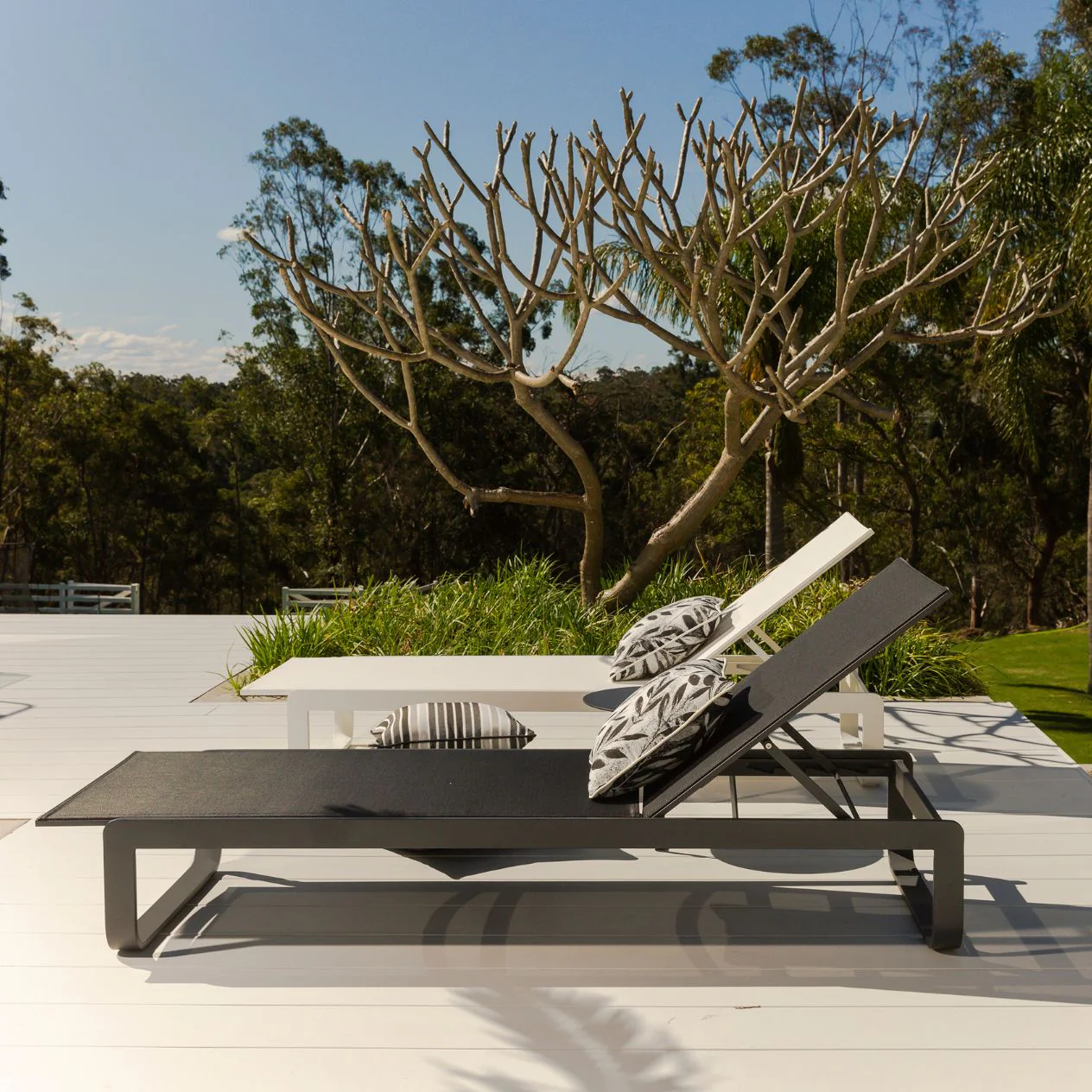 Verona Outdoor Aluminium Sun Lounger - Image 5